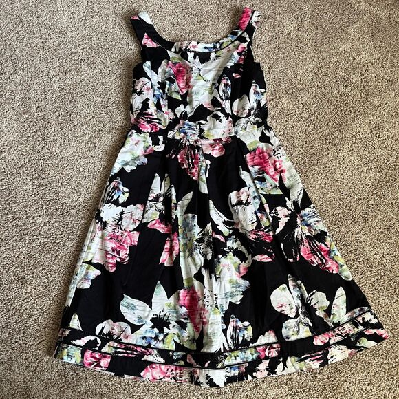 White House Black Market Dresses & Skirts - WHBM Dress Womens 6 Black Floral Cotton Stretch Lined Fit & Flare A-Line Pockets